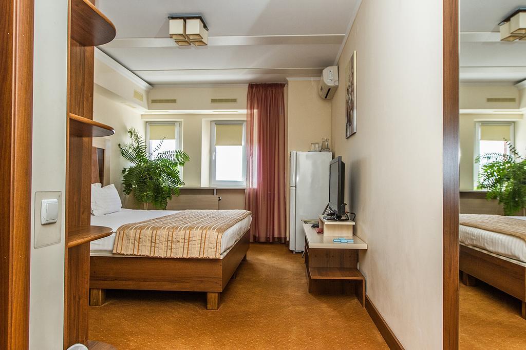 7 Sky Hotel Klinicheskaya Street Kyiv Exterior foto