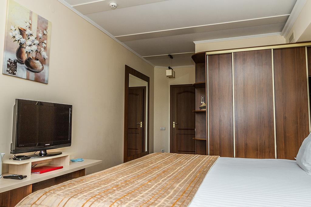 7 Sky Hotel Klinicheskaya Street Kyiv Exterior foto