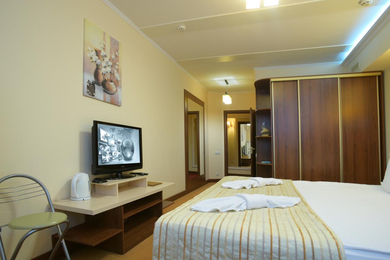 7 Sky Hotel Klinicheskaya Street Kyiv Exterior foto