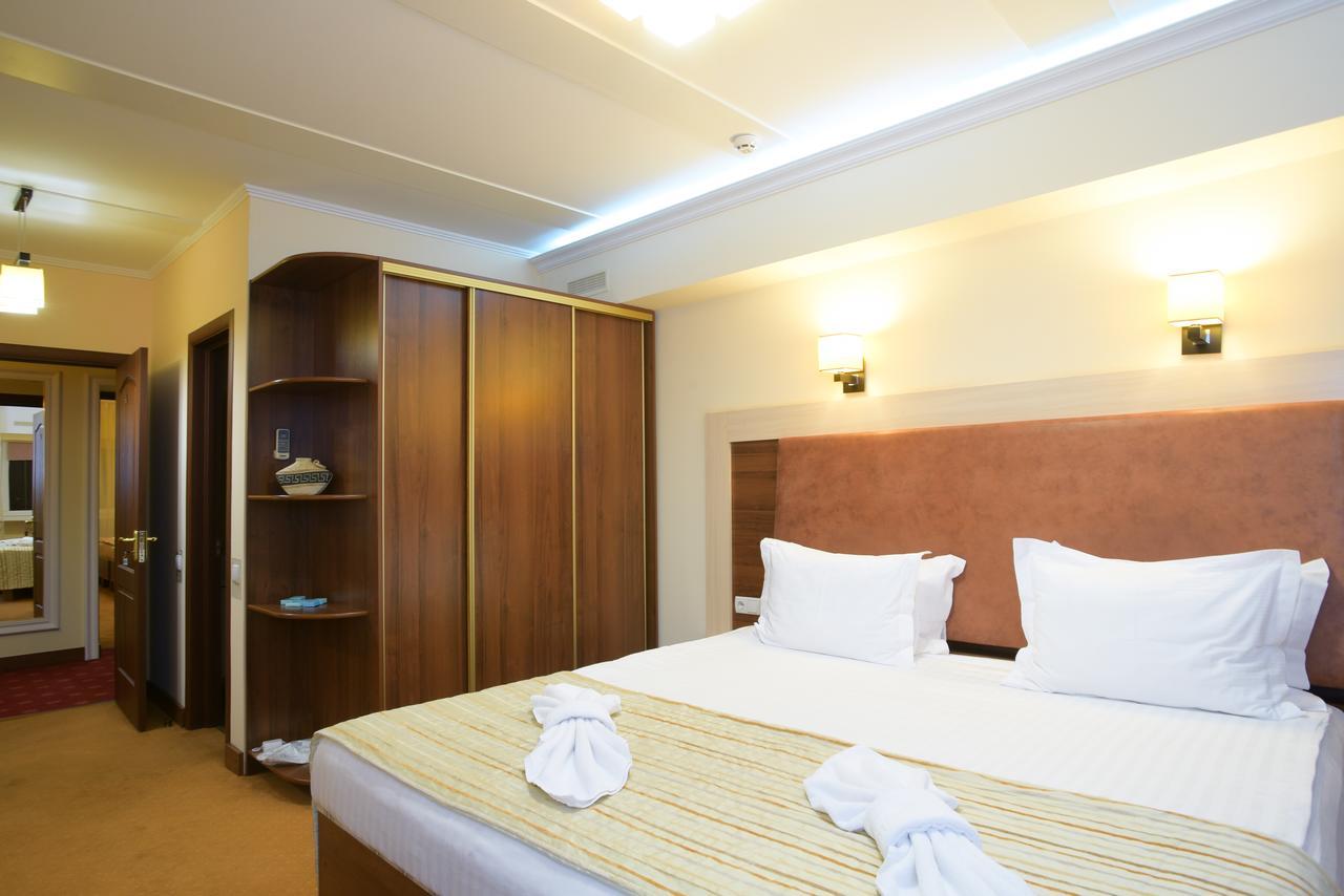 7 Sky Hotel Klinicheskaya Street Kyiv Exterior foto