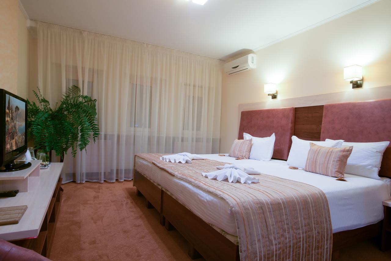 7 Sky Hotel Klinicheskaya Street Kyiv Exterior foto
