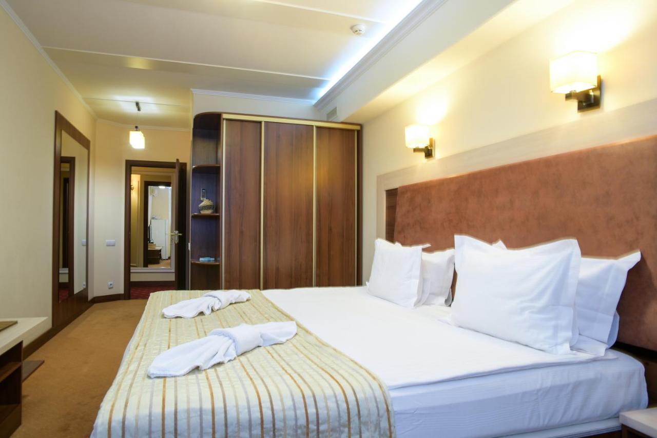 7 Sky Hotel Klinicheskaya Street Kyiv Exterior foto