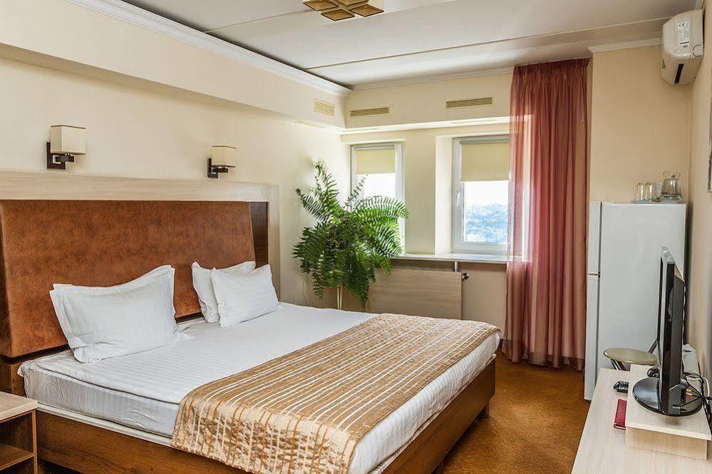 7 Sky Hotel Klinicheskaya Street Kyiv Exterior foto