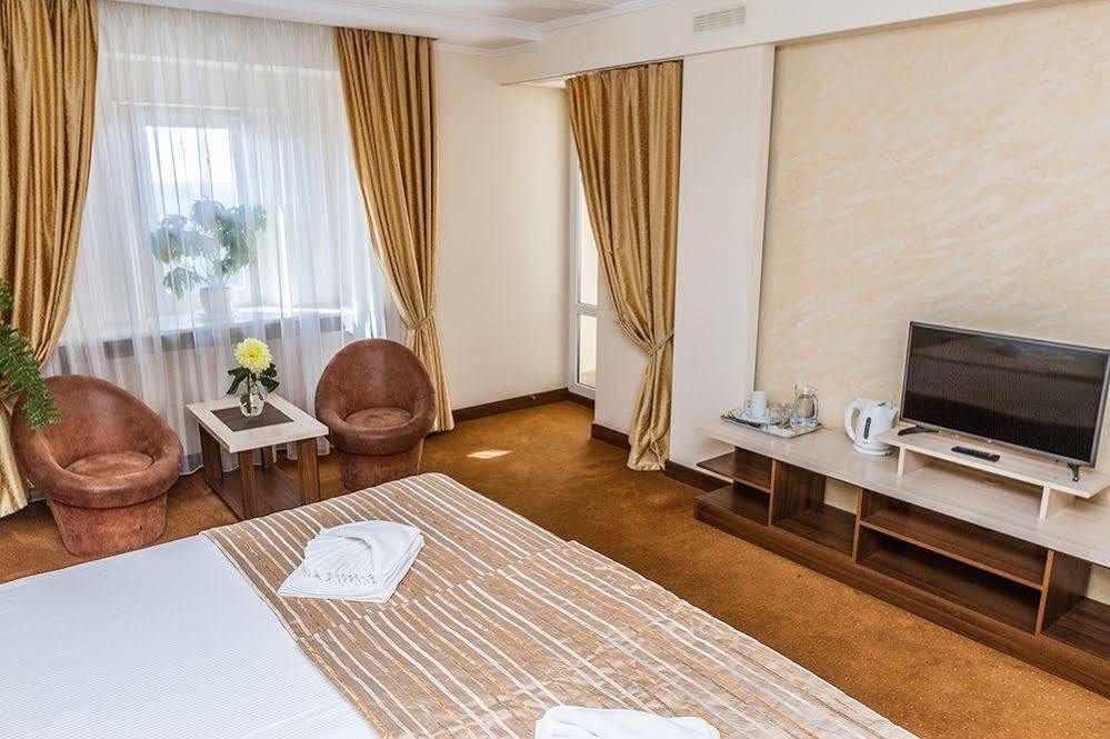 7 Sky Hotel Klinicheskaya Street Kyiv Exterior foto