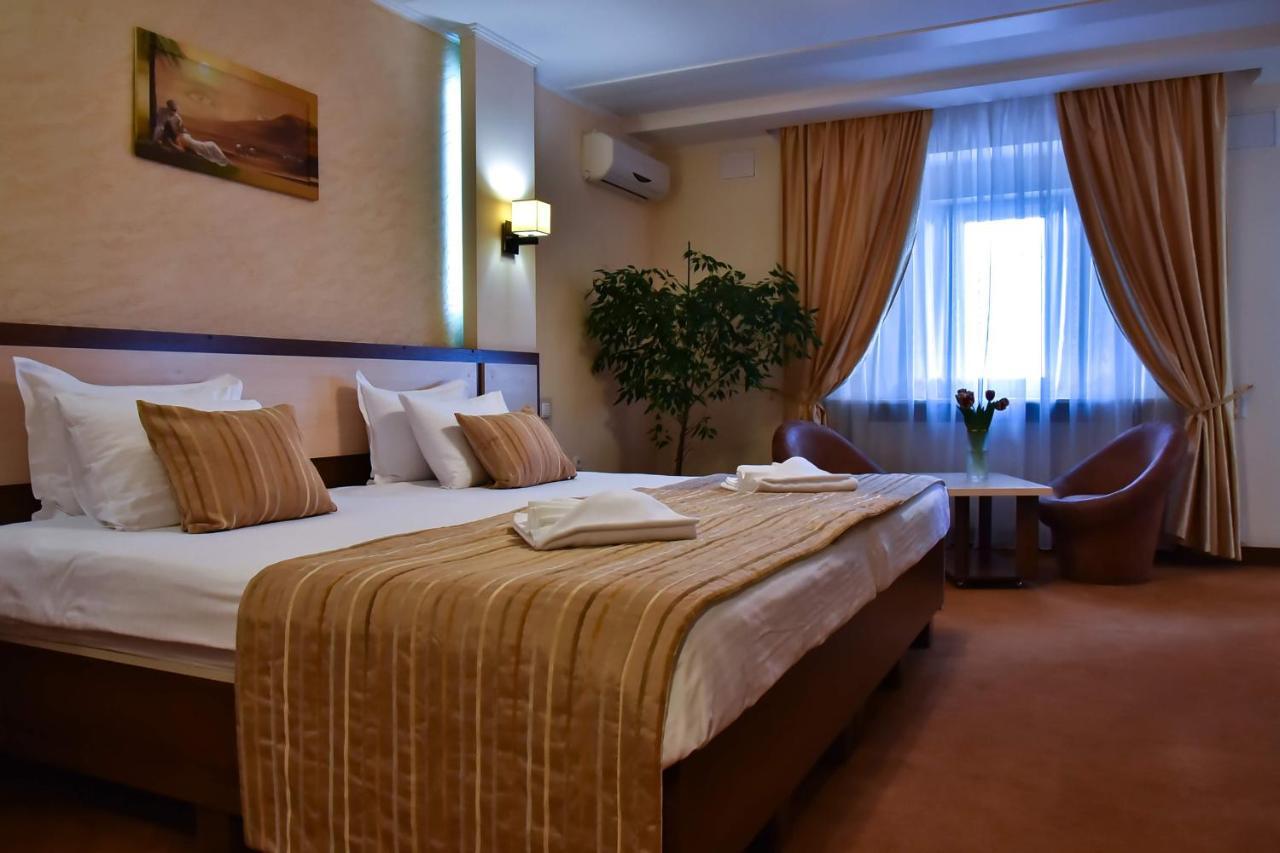 7 Sky Hotel Klinicheskaya Street Kyiv Exterior foto